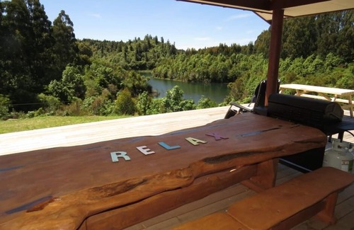 Okere Falls House | Lake edge on Rotoehu - stunning bush setting - The Barefoot Lodge