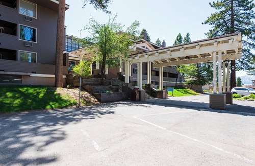South Lake Tahoe Condo | Lake Escape- hot tubs, pools, private beach, cozy king bed, fireplace