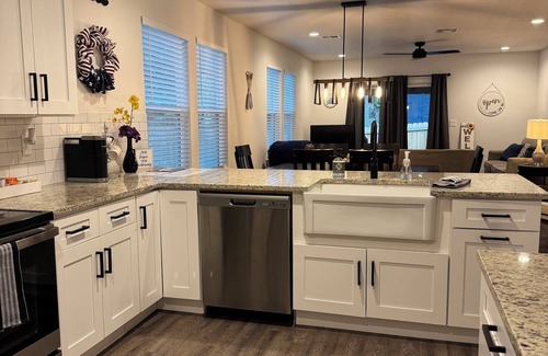Afton House | LAKE FEVER 14 MONKEY ISLAND PORT DUNCAN BATTLEFIELD COURSE 3 BED 2 BATH 7 GUEST