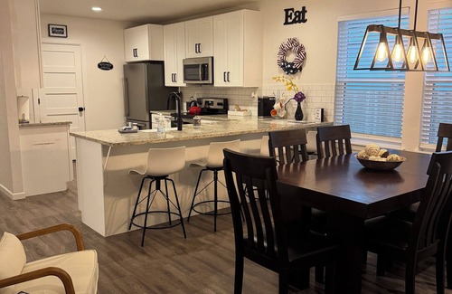 Afton House | LAKE FEVER 14 MONKEY ISLAND PORT DUNCAN BATTLEFIELD COURSE 3 BED 2 BATH 7 GUEST