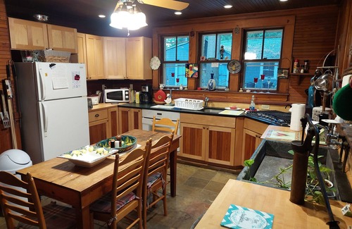 Swanzey House | Lake Front Bldg. Friendly Secluded/Wooded w. 6 Bedrms