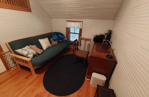 Swanzey House | Lake Front Bldg. Friendly Secluded/Wooded w. 6 Bedrms