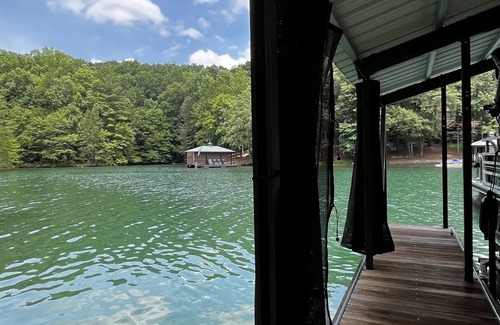 Salem Cottage | Lake Front Cottage/Floating Dock