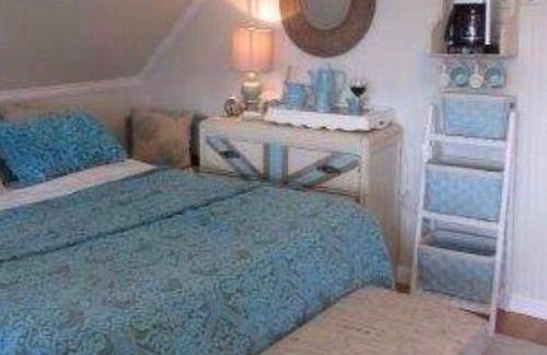 Wrentham Cottage | Lake Front Cottage/ Lake Archer In Wrentham , Perfect Location- right on water