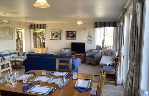 Mount Ruapehu Ski Area House | Lake front cottage Omori