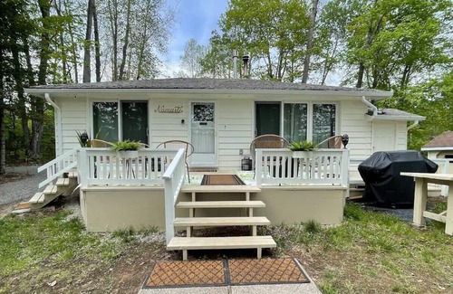 Irondale Cottage | Lake Front Cottage on Trooper Lake, Troy Hill Ont