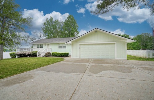 Cicero Cottage | Lake front Cottage on Morse Reservoir w/Boat Slip