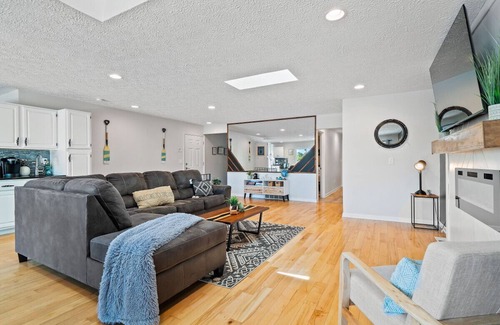 Portage Lakes Apartment | Lake Front|Kayaks|Hot Tub|Sleeps 8