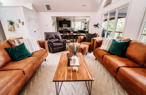 Jacksboro House | LAKE FRONT - New Build, No Steps to Lake, Quiet Cove, Big Creek -Seasonal Water