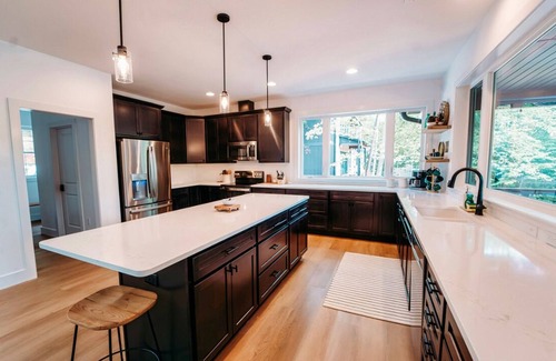 Jacksboro House | LAKE FRONT - New Build, No Steps to Lake, Quiet Cove, Big Creek -Seasonal Water