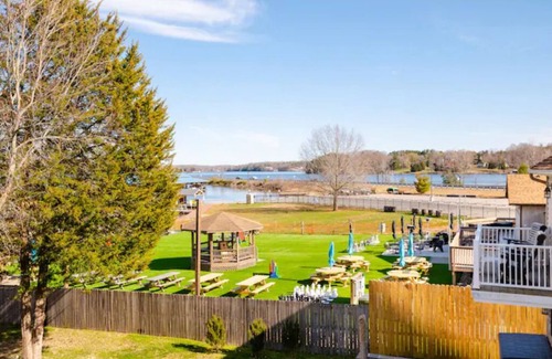 Mineral House | Lake Front next to Brewery with Boat Slip and Tennis Court