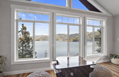 Clarksville Ski Chalet | Lake Front Oasis- Breathtaking Views- Hot Tub- Dock-8 Min to Town