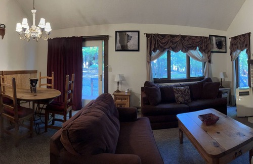 Lake Harmony Condo | Lake front/pool/boating & Big Boulder Ski Resort located in gated community