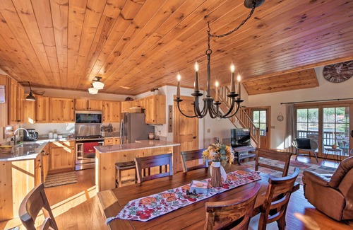 Cullowhee Cabin | Lake Glenville Cabin w/Boat Dock, Kayaks & Views!