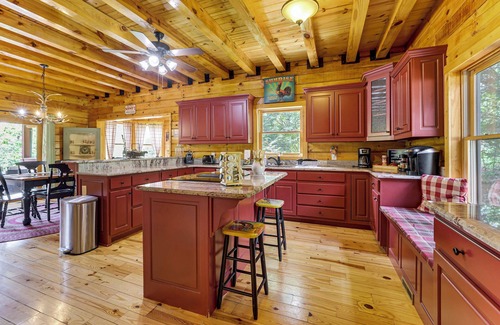 Fair Play Cabin | Lake Hartwell Home w/Game Room: Near Clemson!