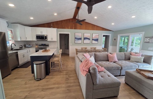Westminster House | Lake Hartwell Retreat – Across from Jumping Rock & Close to Clemson University