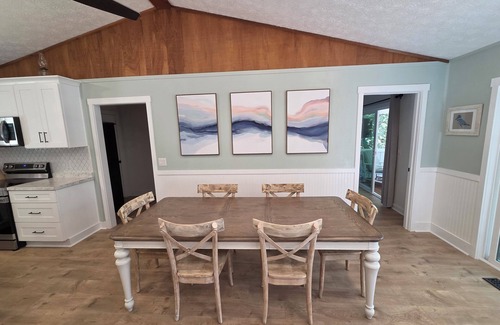 Westminster House | Lake Hartwell Retreat – Across from Jumping Rock & Close to Clemson University