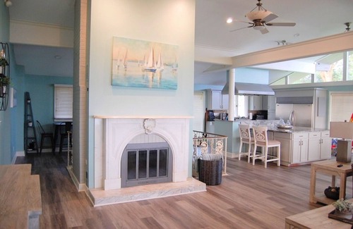 Sandusky House | Lake home minutes from Cedar Point!