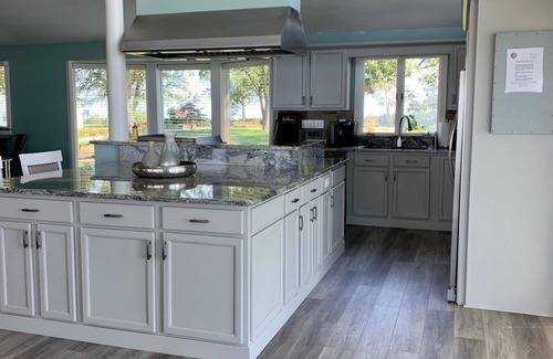 Sandusky House | Lake home minutes from Cedar Point!