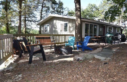 Camdenton House | Lake Home, near HaHa Tonka State Park, Free Kayaking & Outdoor Pavilion Gameroom