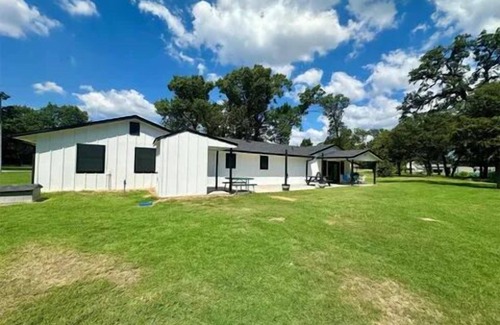 Kingston House | Lake House - Blocks From Lake Texoma, Kingston, OK n@ SANDERS ISLAND VIEWn