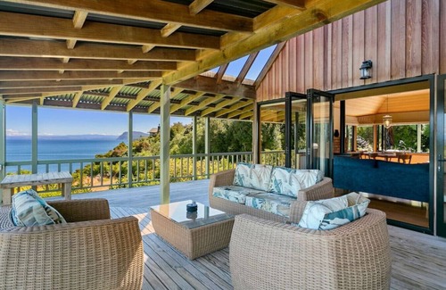 Acacia Bay House | Lake House Escape - private & peaceful luxury living, spacious with incredible lake views