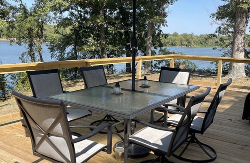 Centralia House | Lake house on the point with beautiful lake views!