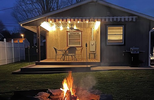 Pymatuning Central Cabin | Lake House Steps from Pymatuning