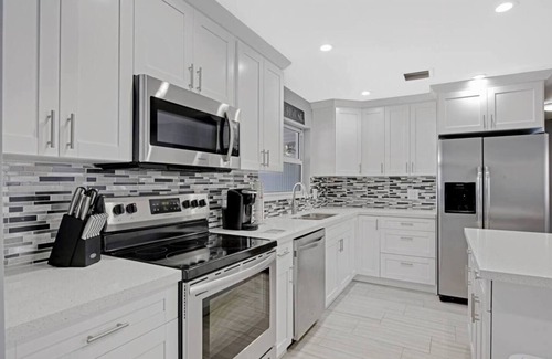 Davie House | Lake house unit 1 by PMI
