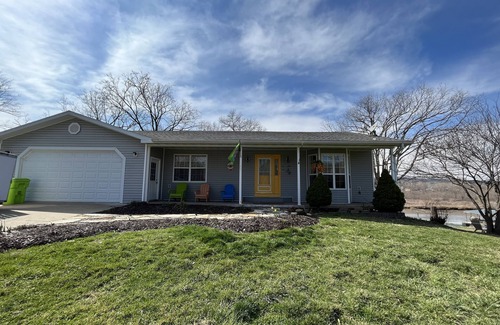 Camdenton House | Lake house with private dock near HaHa Tonka, Ballparks National Park, kayaks