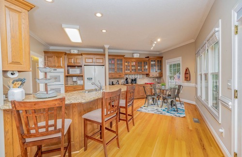 Semora House | Lake Hyco Retreat - Family Friendly, VIR, Raleigh, Durham, RDU