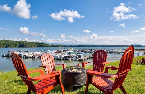 Dandridge House | Lake It Up @ Smoky MTN Lakeside