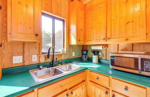 Six Mile Cabin | Lake Keowee Access: Idyllic Six Mile Cabin!