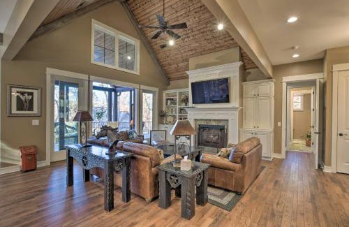 Seneca House | Lake Keowee Cottage with Deck and Private Dock!