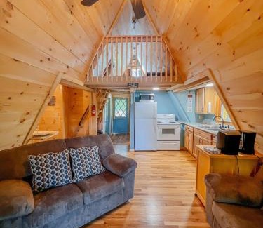 Rockbridge House | Lake Life, Hocking Hills, Hot Tub, Fireplace, Pond