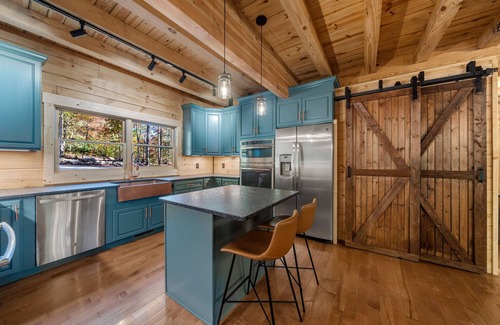 Lake Lure Cabin | Lake Lure's Newest Luxury Log Cabin Behind The Gates of Rumbling Bald Resort!