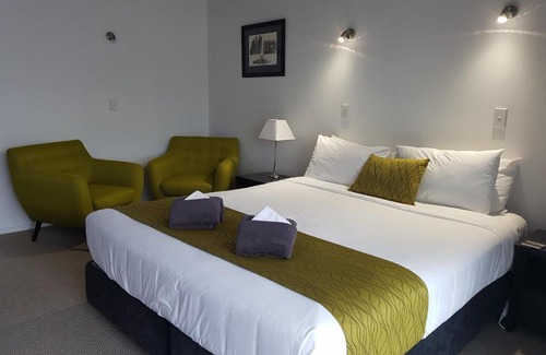 Fox Glacier Hotel | Lake Matheson Motel