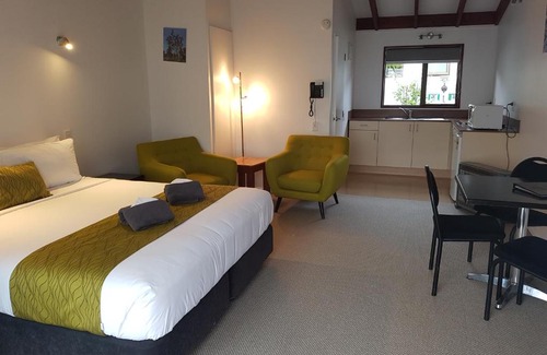 Fox Glacier Hotel | Lake Matheson Motel