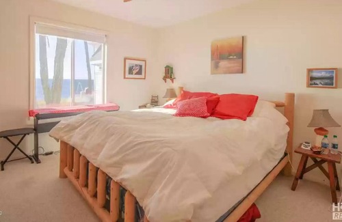 Montague House | Lake Michigan Waterfront! Semi-private beach steps away!