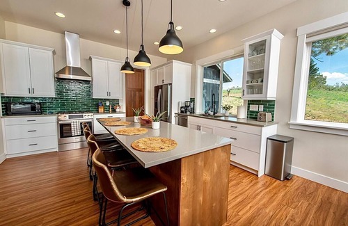 Chelan House | Lake+mtn views | Hot tub | Seclusion in the hills