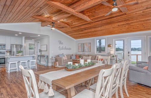 Chapin House | Lake Murray Lake House with Panoramic Views, Kayaks & Hot Tub. Kids play shed!