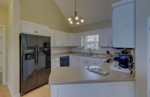 Blairsville House | Lake Nottely 4 bdrm cabin, sauna w/mtn & lake views, dock, & EV charger.