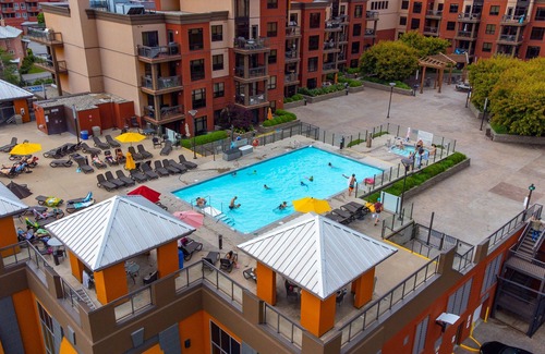South Pandosy Condo | 💫 Lake Resort upgraded spacious dream vacation home with GYM near beach