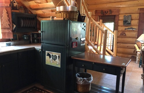 Brevard Cabin | Lake Side-Log Cabin-Cozy-Quiet-Brevard-Asheville-Hendersonville