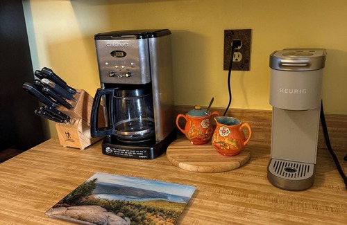 Lake George Condo | Lake side unit - enjoy the autumn peeping events, ski this winter and boat/swim