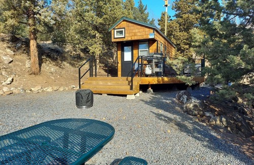 Madras House | Lake Simtustus Resort Juniper Hill Tiny Home #14 - Hot Tub