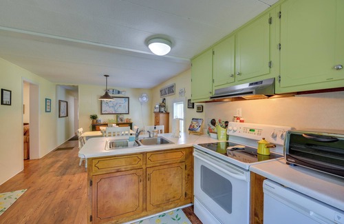 Eatonton Cottage | Lake Sinclair 'Crooked Creek Cottage' w/Fire Pit!