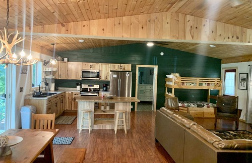 Wetmore Cabin | Lake Tahoe UP - Grey Wolf