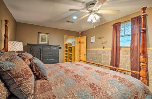 Pottsboro House | Lake Texoma Cabin - 1 Mi to Park and Boat Ramp!