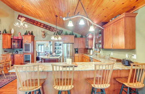 Lake Tomahawk Cabin | Lake Tomahawk Fall Retreat w/Foliage & Lake Views